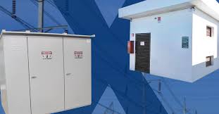 Composta, em sua maioria, por cubículos de entrada, medição, tensão, compartilhamento e proteção contra surtos elétricos, a cabine primária baixa tensão mede e fornece a energia para o consumidor já na tensão de utilização.